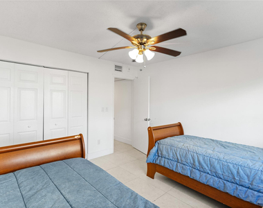 16051 Blatt Boulevard - Photo Thumbnail 7