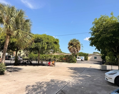 1741 3rd Avenue N - Photo Thumbnail 25