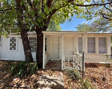 530 Schmitz Street - Photo Thumbnail 2