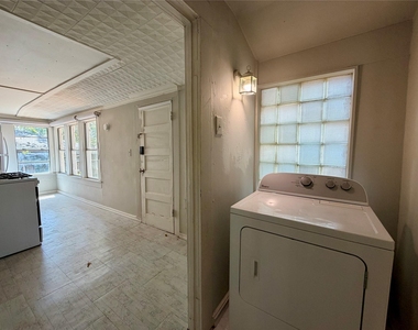 530 Schmitz Street - Photo Thumbnail 9