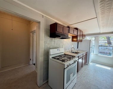 530 Schmitz Street - Photo Thumbnail 10