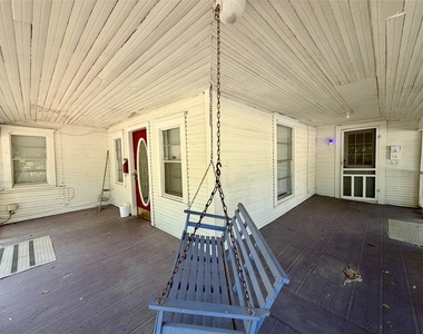 530 Schmitz Street - Photo Thumbnail 3