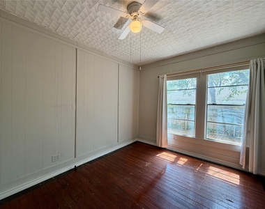 530 Schmitz Street - Photo Thumbnail 6