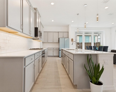 1153 Canuela Way - Photo Thumbnail 7