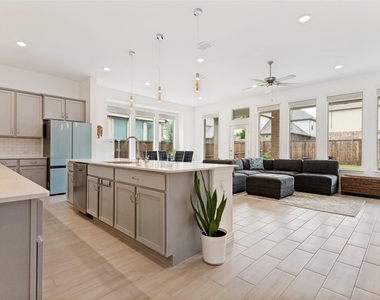 1153 Canuela Way - Photo Thumbnail 6