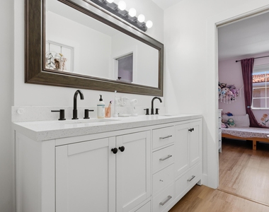 2359 W 74th Street - Photo Thumbnail 16