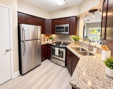815 W Boynton Beach Boulevard - Photo Thumbnail 4