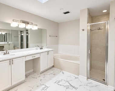 107 Half Moon Circle - Photo Thumbnail 8