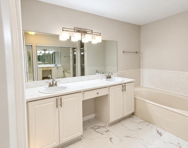 107 Half Moon Circle - Photo Thumbnail 7