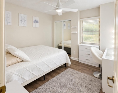 107 Half Moon Circle - Photo Thumbnail 9