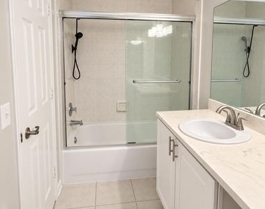 107 Half Moon Circle - Photo Thumbnail 10