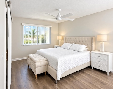 107 Half Moon Circle - Photo Thumbnail 5
