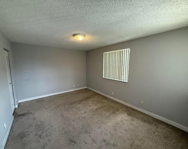 5821 Riverside Drive - Photo Thumbnail 14