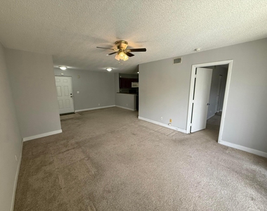 5821 Riverside Drive - Photo Thumbnail 5