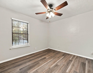 1108 N Elm Street - Photo Thumbnail 13