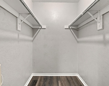 1108 N Elm Street - Photo Thumbnail 12