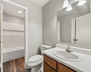 1108 N Elm Street - Photo Thumbnail 15