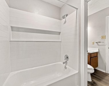 1108 N Elm Street - Photo Thumbnail 11