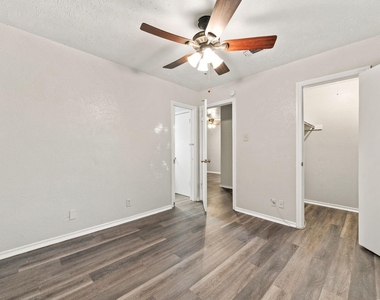 1108 N Elm Street - Photo Thumbnail 14