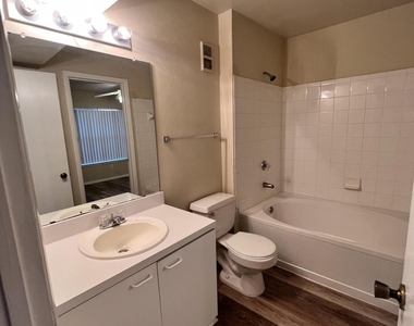 4799 Via Palm Lakes - Photo Thumbnail 10