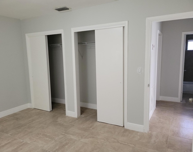 651 Ne 46th Court - Photo Thumbnail 5