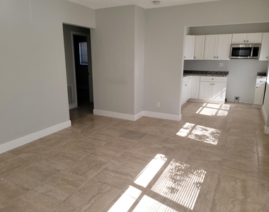 651 Ne 46th Court - Photo Thumbnail 1