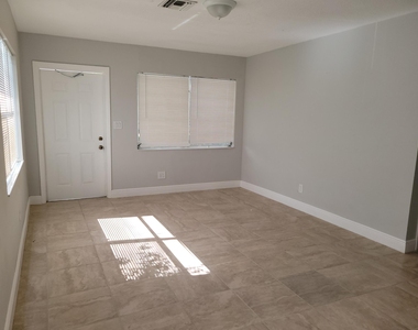 651 Ne 46th Court - Photo Thumbnail 2