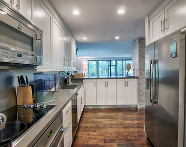 2735 Polo Island Drive - Photo Thumbnail 6
