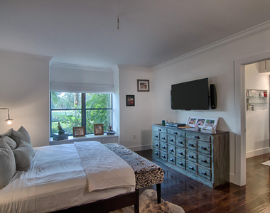 2735 Polo Island Drive - Photo Thumbnail 5