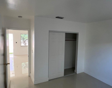 220 Se 22nd Avenue - Photo Thumbnail 7