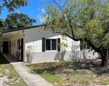 220 Se 22nd Avenue - Photo Thumbnail 15