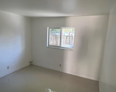 220 Se 22nd Avenue - Photo Thumbnail 6