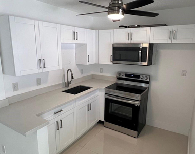 220 Se 22nd Avenue - Photo Thumbnail 14