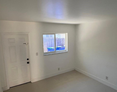 220 Se 22nd Avenue - Photo Thumbnail 8