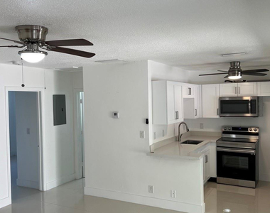 220 Se 22nd Avenue - Photo Thumbnail 4
