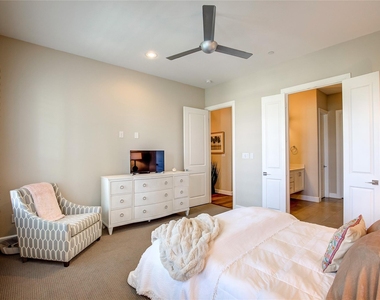 5015 Meridian Lane - Photo Thumbnail 10