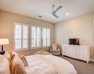 5015 Meridian Lane - Photo Thumbnail 11
