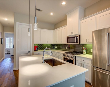 5015 Meridian Lane - Photo Thumbnail 5