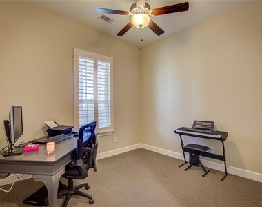 5015 Meridian Lane - Photo Thumbnail 16