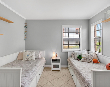 321 Norwood Terrace - Photo Thumbnail 16
