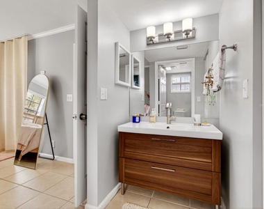321 Norwood Terrace - Photo Thumbnail 14