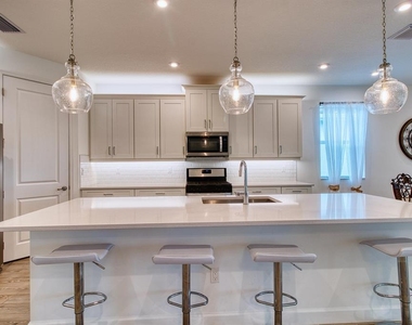 10407 Sw Aquila Way - Photo Thumbnail 17