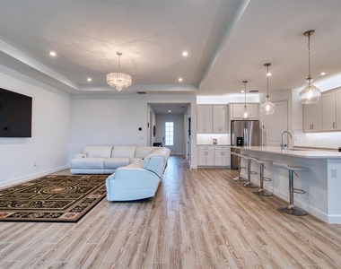 10407 Sw Aquila Way - Photo Thumbnail 5