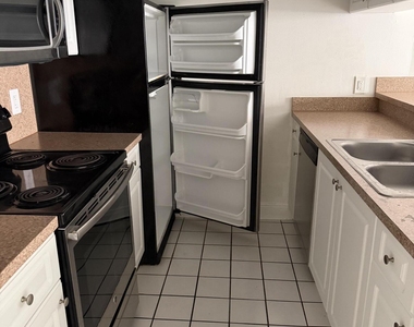 8160 Geneva Court - Photo Thumbnail 13