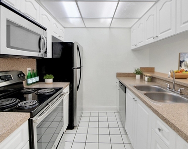 8160 Geneva Court - Photo Thumbnail 6