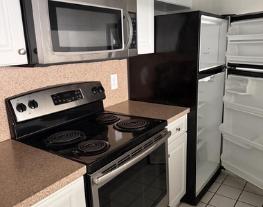 8160 Geneva Court - Photo Thumbnail 12