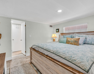 136 Sable Palm Lane - Photo Thumbnail 11