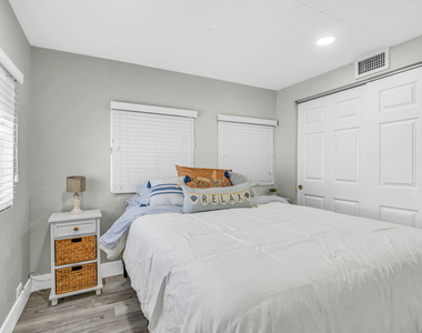 136 Sable Palm Lane - Photo Thumbnail 13
