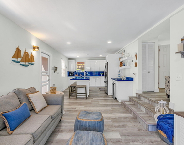 136 Sable Palm Lane - Photo Thumbnail 8