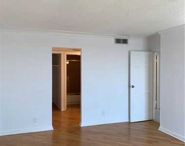 100 Bayview Drive - Photo Thumbnail 16